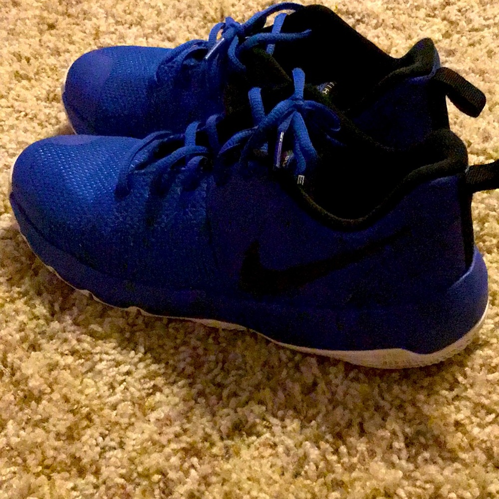 Basketball shoes